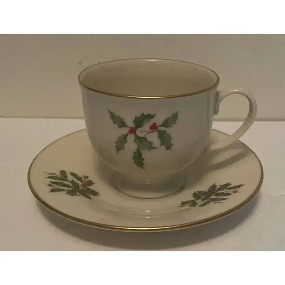 Lenox Holiday Holly Special Christmas Cup and Saucer Coffee  Porcelain Ivory‎